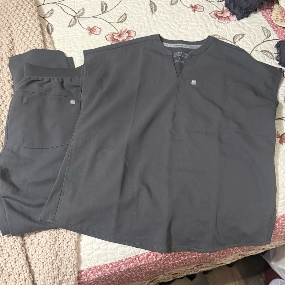 Fabletics Charcoal Scrub set